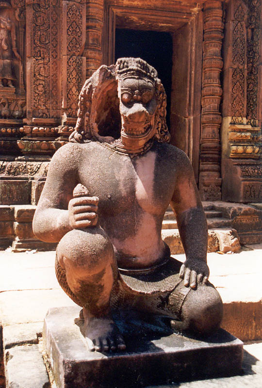 Banteay Srei bas relief3