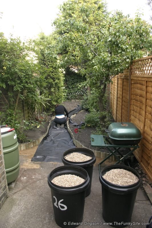 Laying weed protector