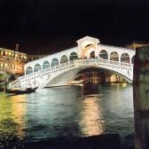 Ponti de Rialto at night